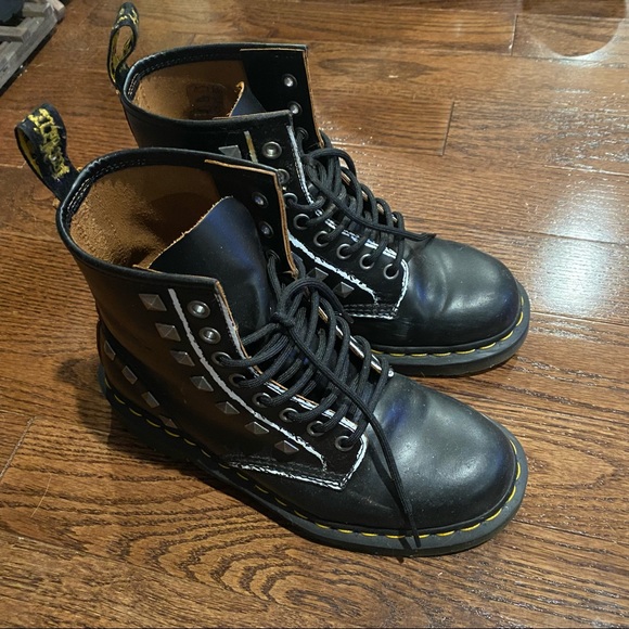Studded docs - Picture 1 of 4